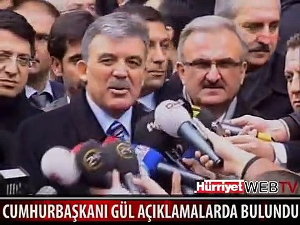 CUMHURBAŞKANI GÜL, BAYRAM NAMAZI ÇIKIŞI AÇIKLAMALARDA BULUNDU