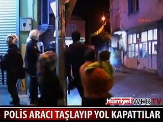 ADANA'DA POLİS ARACINI TAŞLADILAR