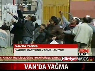 YARDIM KAMYONU CANLI YAYINDA BÖYLE YAĞMALANDI