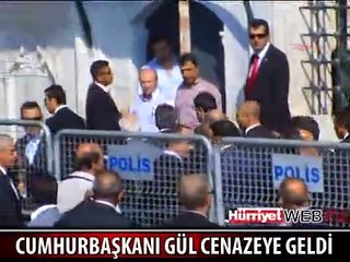 CUMHURBAŞKANI GÜL FATİH CAMİİ'NDE