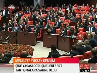 BDP'Lİ KAPLAN KÜRSÜDE KIRDIĞI BARDAĞI FIRLATTI