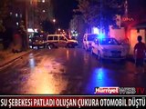 SU ŞEBEKESİ ÇUKURUNA OTOMOBİL DÜŞTÜ