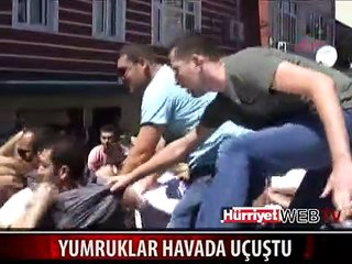 YUMRUK YUMRUĞA BİRBİRİNE GİRDİLER