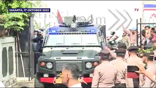 Penampilan Ferdy Sambo Tiba di PN Jaksel Jalani Sidang Perdana, Pakai Batik dan Dikawal Ketat