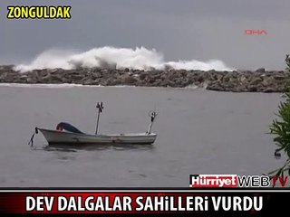 DEV DALGALAR SAHİLLERİ VURDU