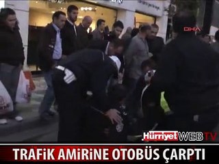 EYLEMDE TRAFİK AMİRİNE HALK OTOBÜSÜ ÇARPTI
