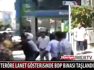 ADANA'DA TERÖRE LANET EYLEMİNDE BDP BİNASI TAŞLANDI