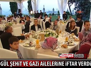 Descargar video: CUMHURBAŞKANI ŞEHİT AİLELERİYLE İFTARDA BULUŞTU