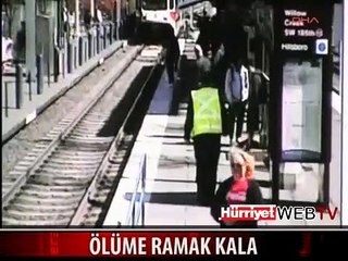 KADIN TRENİN ÖNÜNE BÖYLE ATLADI