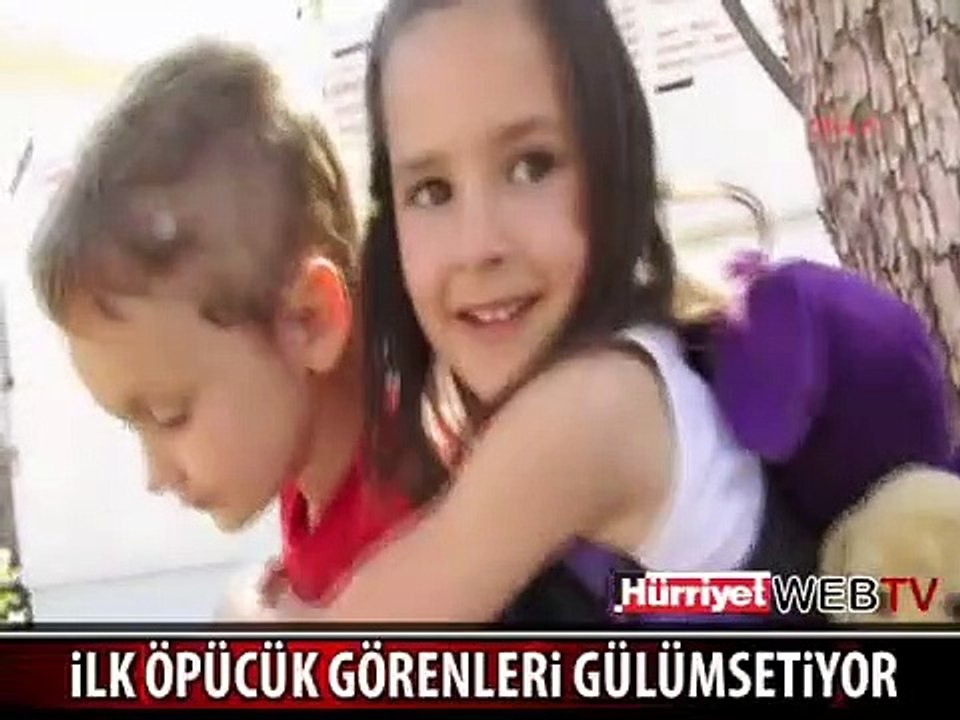 İLK ÖPÜCÜK GÖRENLERİ GÜLÜMSETİYOR