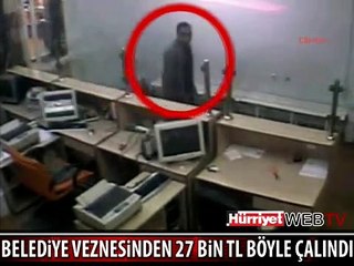 27 BİN TL'Yİ BÖYLE ÇALDI