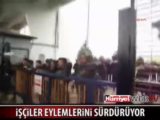 SERVİS ARAÇLARININ ÖNÜNÜ KESTİLER