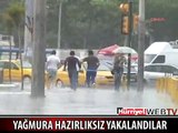 İSTANBULLULAR YAĞMURA HAZIRLIKSIZ YAKALANDI