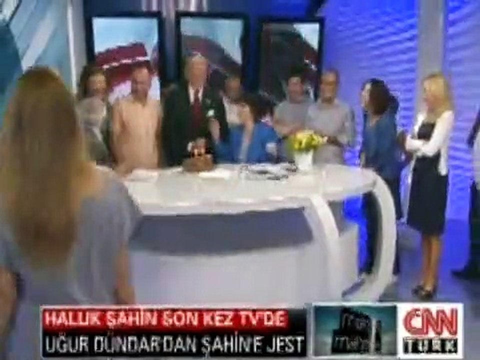 CANLI YAYINDA UĞUR DÜNDAR JESTİ