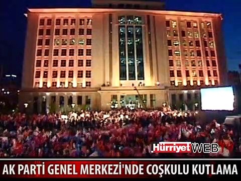 AK PARTİ GENEL MERKEZİ ÖNÜNDE COŞKULU KUTLAMA