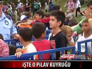 PİLAV ALMAK İÇİN UZUN KUYRUKLAR OLUŞTU