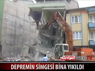 DEPREMİN SİMGESİ BİNA YIKILDI