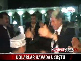 AŞİRET DÜĞÜNÜNDE DOLARLAR HAVADA UÇUŞTU