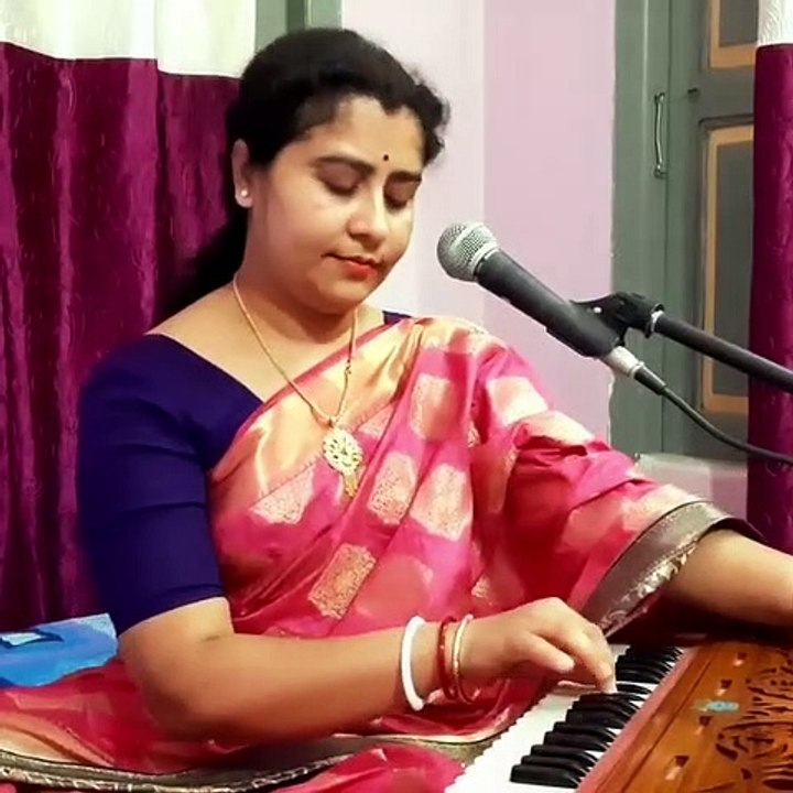 খেলিছ এ বিশ্ব লয়ে বিরাট শিশু আনমনে