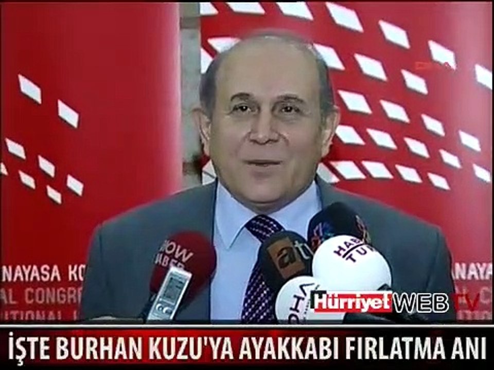 BURHAN KUZU'YA AYAKKABIYI BÖYLE FIRLATTI
