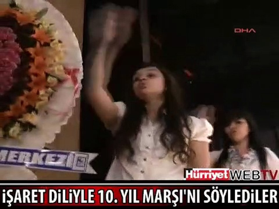 HERKES AYAKTA ALKIŞLADI