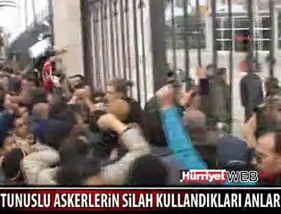 TUNUSLU ASKERLERİN SİLAH KULLANDIĞI AN