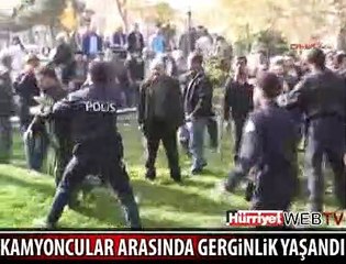TAŞ VE SOPALARLA BİRBİRLERİNE GİRDİLER