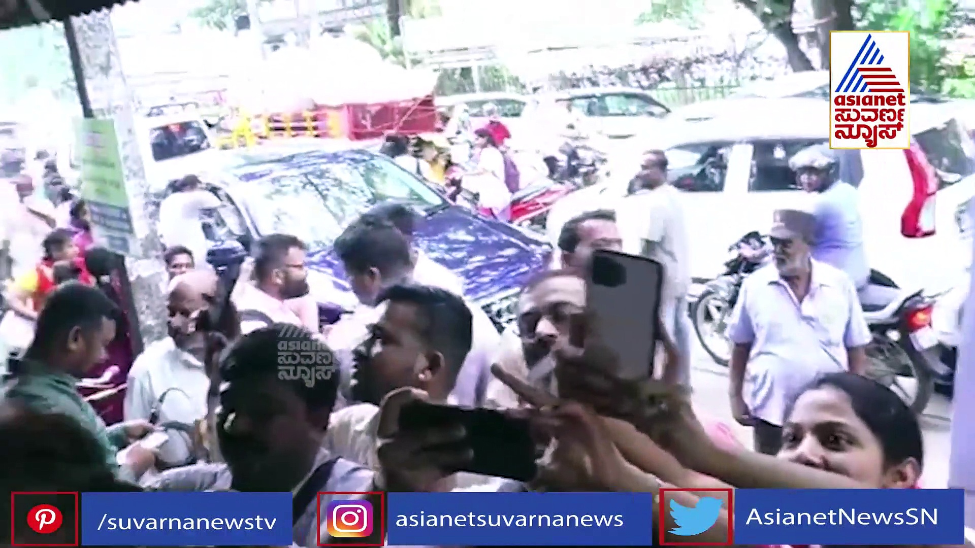  ದಾವಣಗೆರೆ ಬೆಣ್ಣೆ ದೋಸೆ ಸವಿದ ರಮ್ಯಾ; ಸೆಲ್ಫಿಗಾಗಿ ಮುಗಿಬಿದ್ದ ಫ್ಯಾನ್ಸ್ 