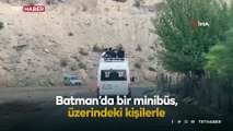 Minibüs üzerinde tehlikeli yolculuk