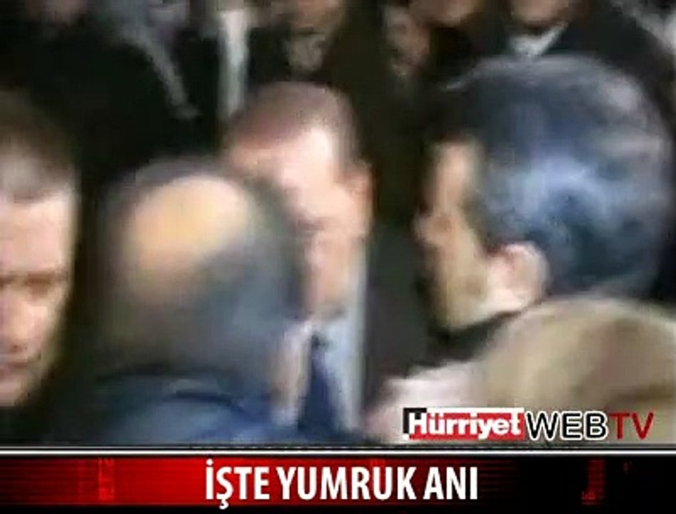 İŞTE YUMRUK YEME ANI