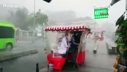 Heavy summer rain, hail hit Istanbul