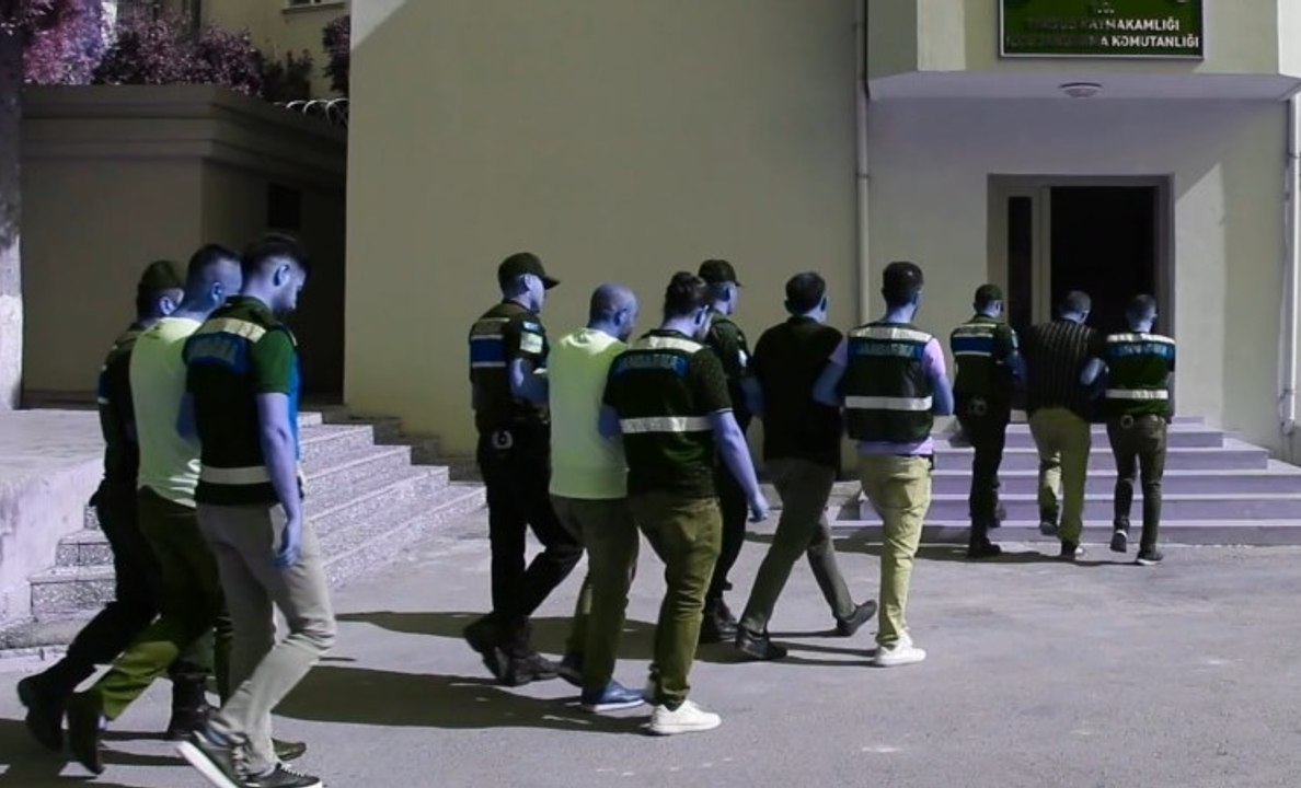 Mersin merkezli 3 ilde 'Kolay kredi" çetesine operasyon: 12 gözaltı  