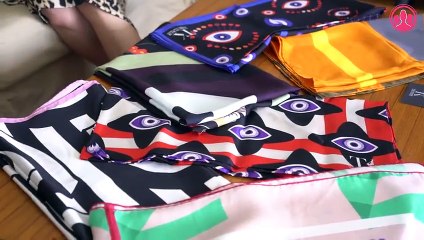 Tablo gibi tasarladığı ipek eşarplarla dünyaya açıldı