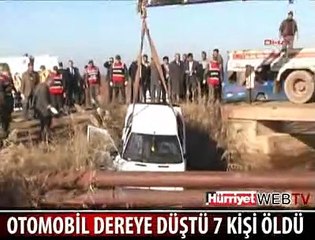 ARABA DEREYE UÇTU: 7 ÖLÜ