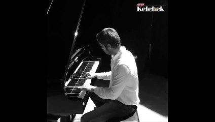 Kıvanç çaldı hayranları mest oldu!