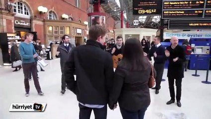 Romantik teklif bu defa kadından geldi