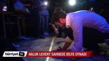 Haluk Levent sahnede bilye oynadı