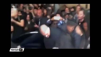 Kim Kardashian kırmızı halıda saldırıya uğradı