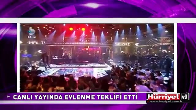CANLI YAYINDA EVLENME TEKLİFİ ETTİ