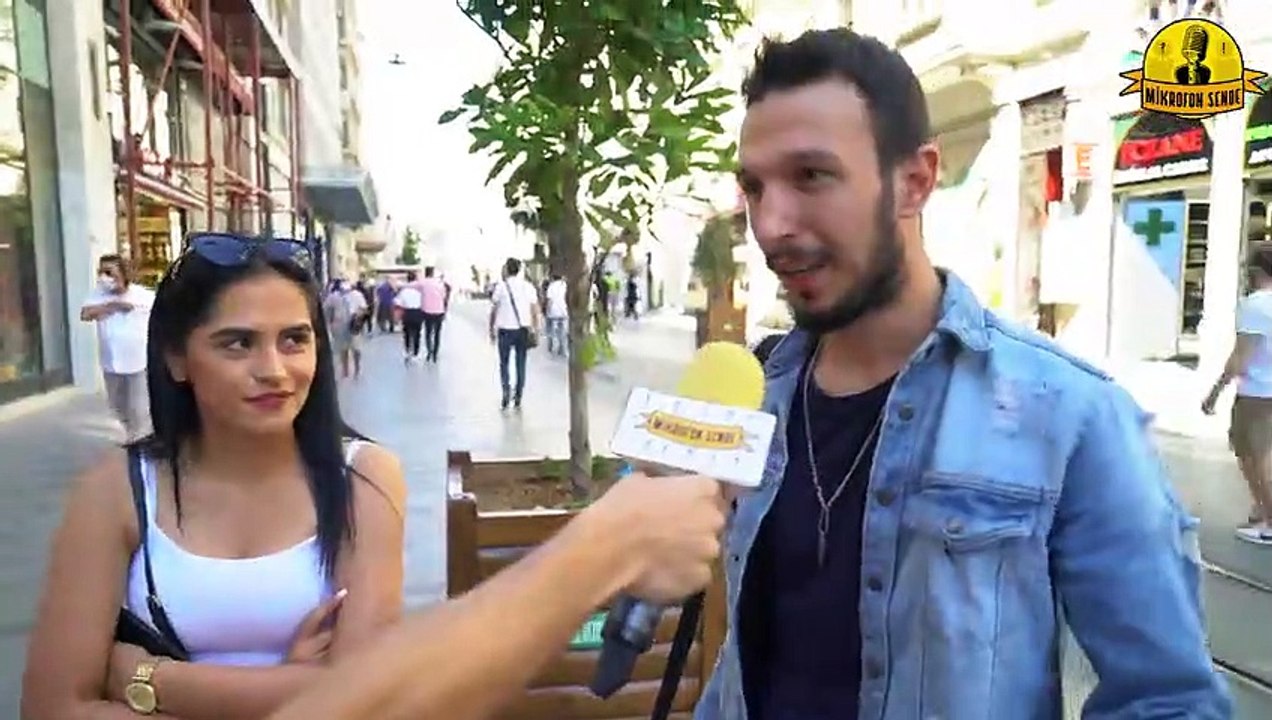 Sokağın Ece'nin Abisinin Yaşıyla İmtihanı | Ece'nin Abisi Kaç Yaşında? | Mikrofon Sende