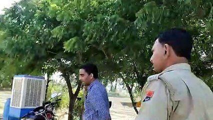 रॉयल्टी नाके पर हमले के वांछित को पकड़ने गई पुलिस के साथ मारपीट