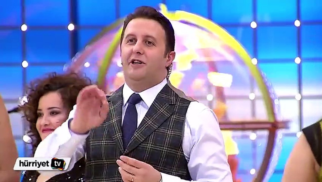 İlker Ayrık bir soru soruyor, yarışmacılar dağılıyor