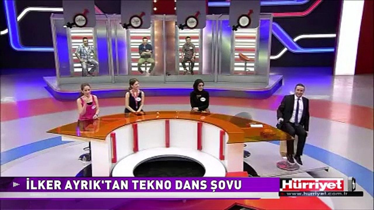 İLKER AYRIK'TAN TEKNO DANS ŞOVU