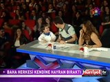 BAHA SEYİRCİYİ GÜLME KRİZİNE SOKTU