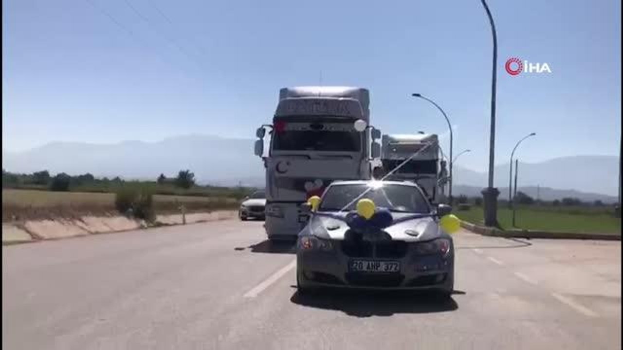 Tırların yer aldığı sünnet konvoyu renkli görüntüler oluşturdu