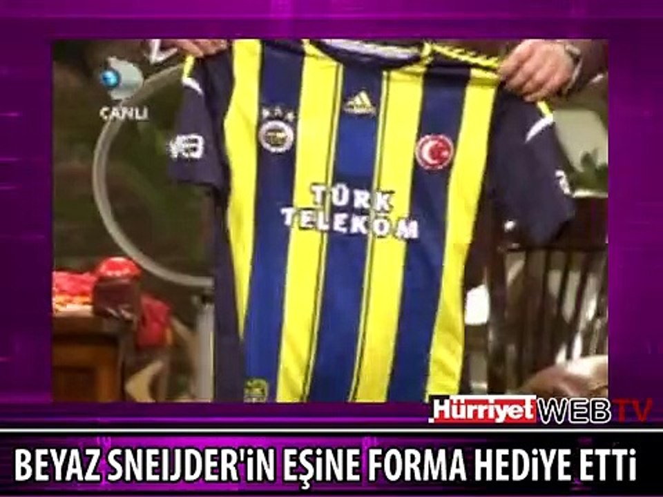 BEYAZ SNEIJDER'İN EŞİNE ALEX FORMASI HEDİYE ETTİ