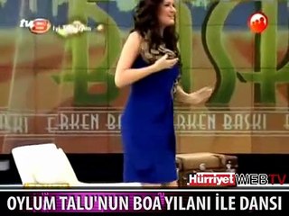 OYLUM TALU'NUN CANLI YAYINDA YILANLA DANSI