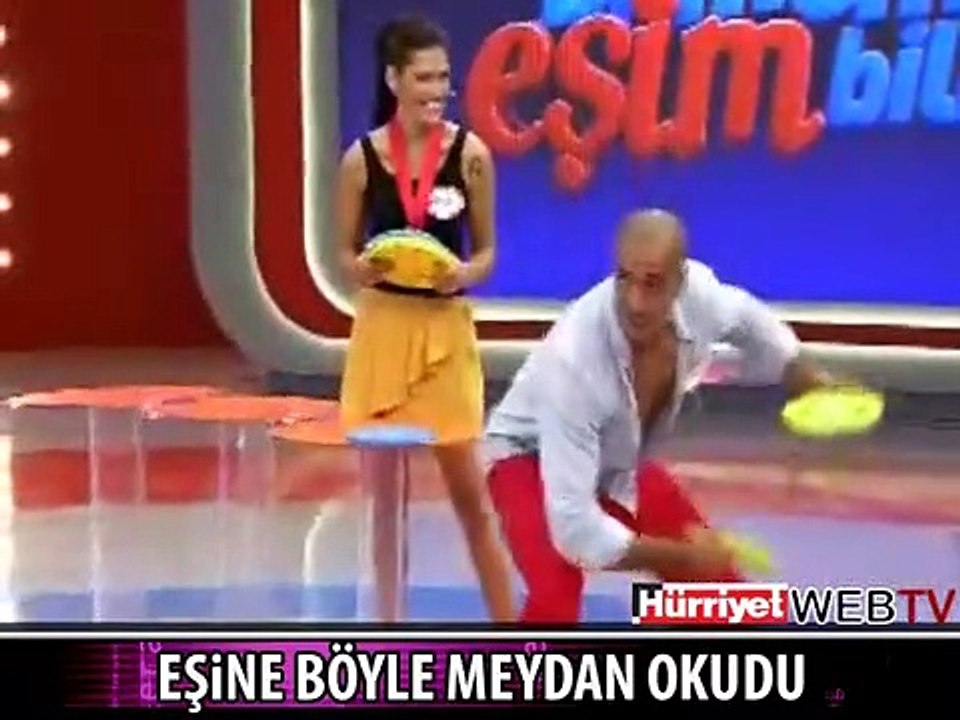 EŞİNE MEYDAN OKUDU