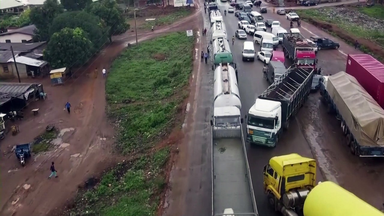 'Colossal' flooding in Nigeria kills 500, submerges homes and businesses