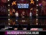 HÜLYA AVŞAR’IN DUYGUSAL ANLARI